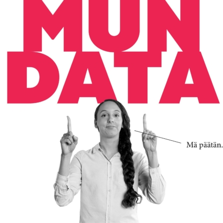 Kuvassa tyttö osoittaa ylöspäin tekstiä "Mun data"