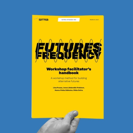 Kuvassa käsi ja Futures frequency käsikirja